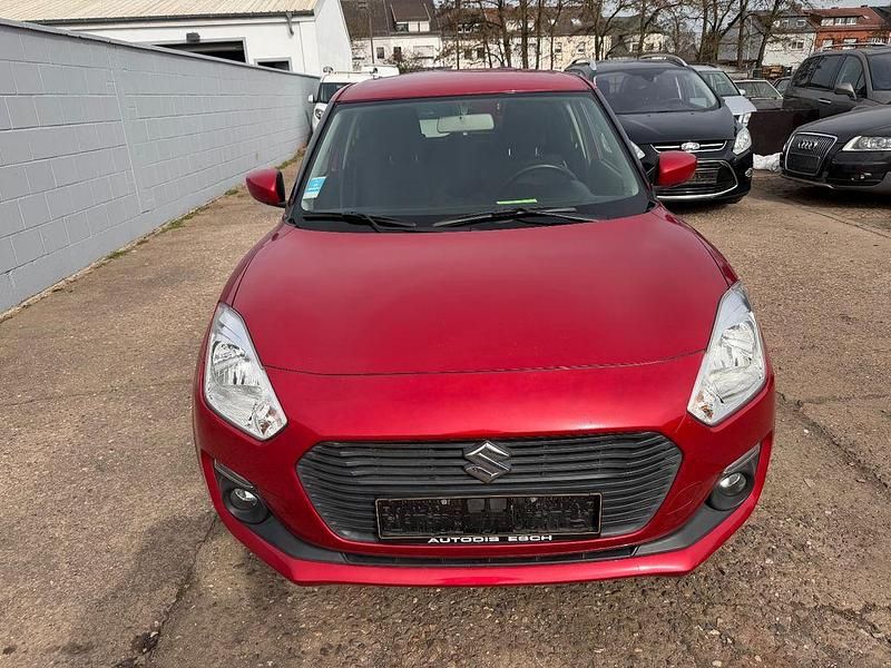 Gebraucht Suzuki Swift Comfort 90 PS (66 kW) 2018 Rot Kleinwagen