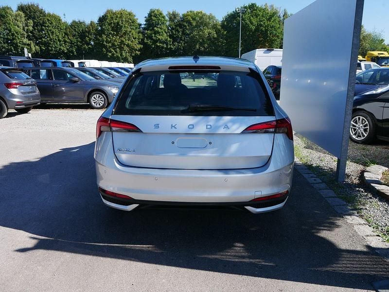 Neu Skoda Scala Selection 150 PS (110 kW) 2026 Brillantsilber metallic Kleinwagen