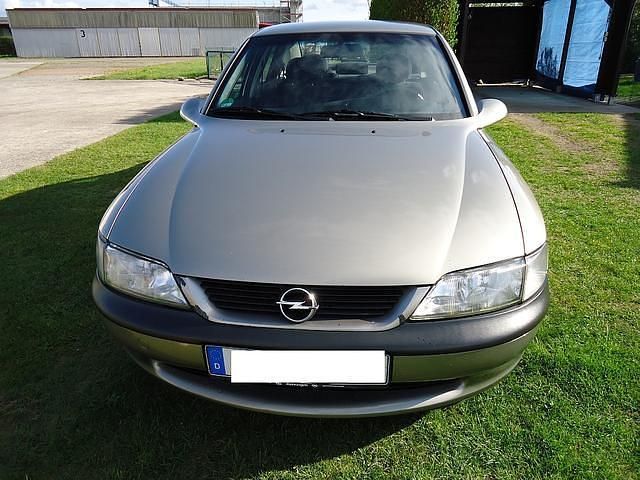 Gebraucht Opel Vectra 136 PS (100 kW) 1999 Andere farbe metallic Limousine