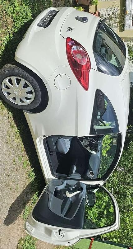 Weiß Gebraucht 2016 Ford Ka Kleinwagen | 4.500 € (Fairer Preis) - Bild 1/4