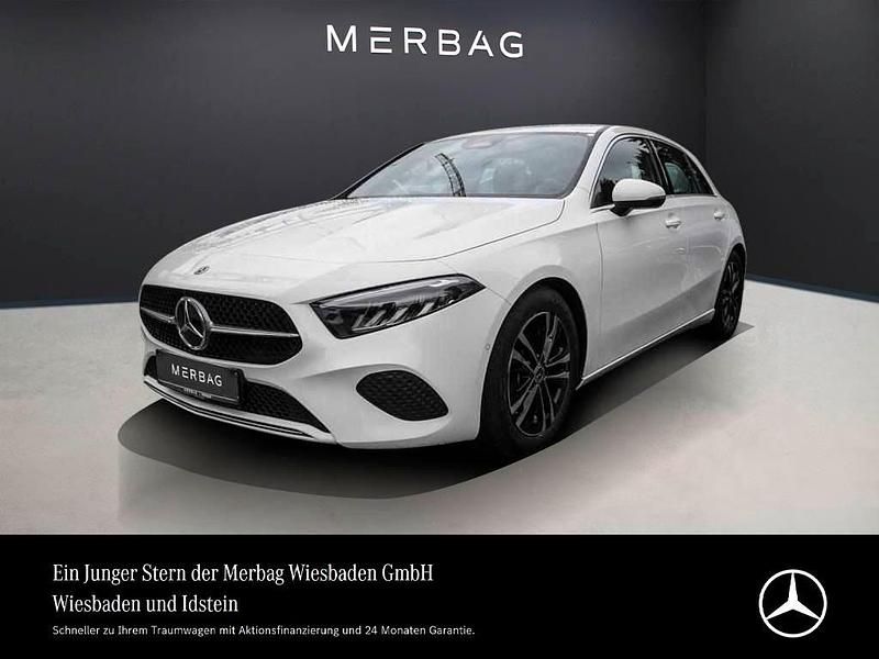 Polarweiß Gebraucht 2024 Mercedes A200 Advanced Limousine | 30.360 € (Fairer Preis) - Bild 1/4