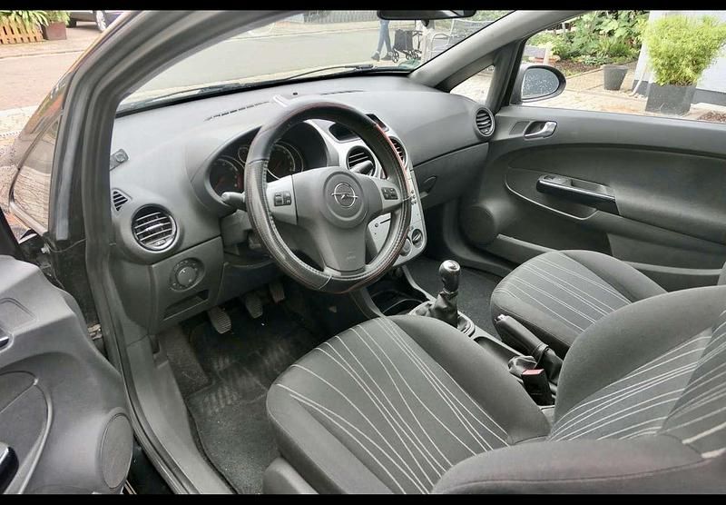 Gebraucht Opel Corsa Edition 69 PS (50 kW) 2009 Schwarz Limousine