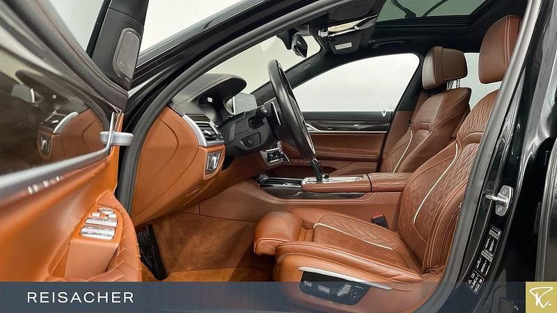 Gebraucht BMW 750L Efficient Dynamics 400 PS (294 kW) 2020 Saphirschwarz metallic Limousine
