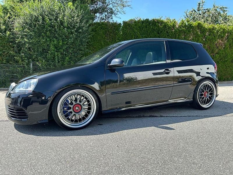 Schwarz Gebraucht 2006 VW Golf V R Limousine | 15.999 € - Bild 1/4