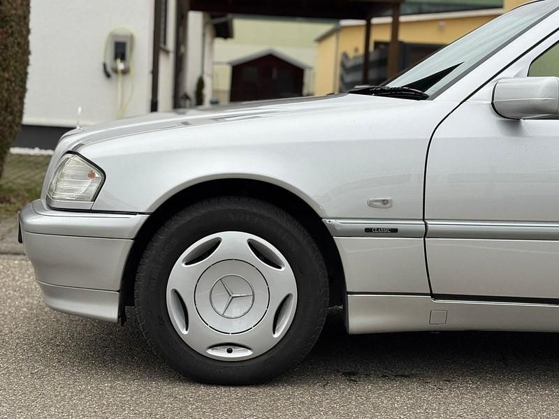 Second-hand Mercedes C180 Classic 122 CP (89 kW) 1999 Argintiu Berlinǎ