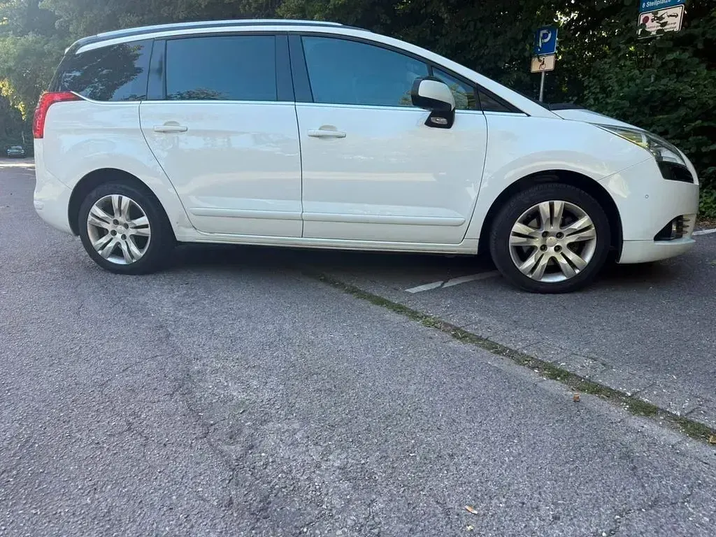 Gebraucht Peugeot 5008 Active 156 PS (114 kW) 2012 Weiß Van / Kleinbus