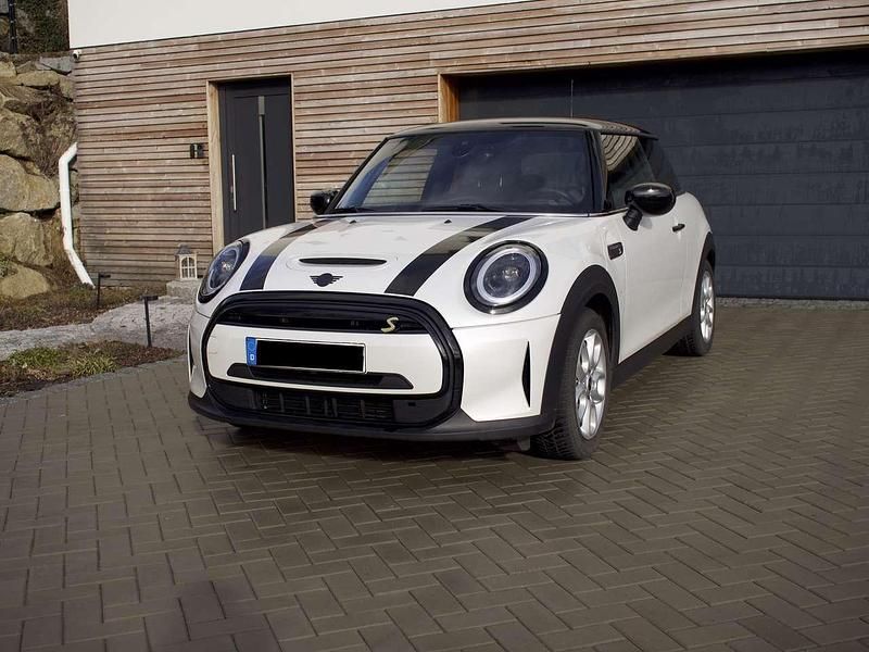 Gebraucht Mini Cooper SE Classic 135 kW (184 PS) 2023 Weiß Kleinwagen