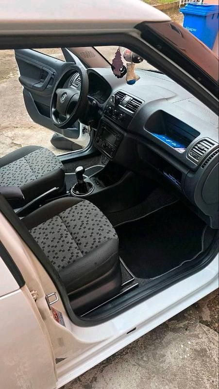 Gebraucht Skoda Roomster 70 PS (51 kW) 2008 Weiß Van / Kleinbus