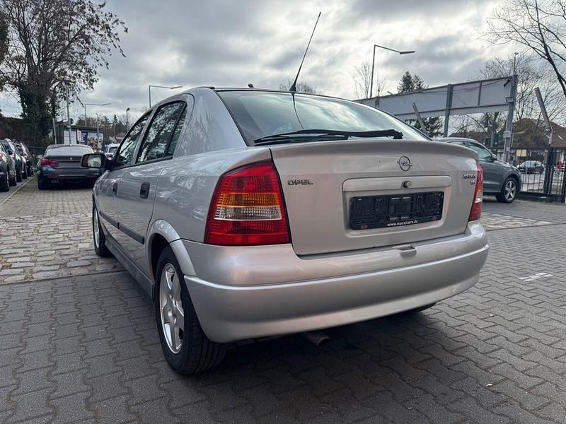 Gebraucht Opel Astra 84 PS (61 kW) 2002 Silber Limousine