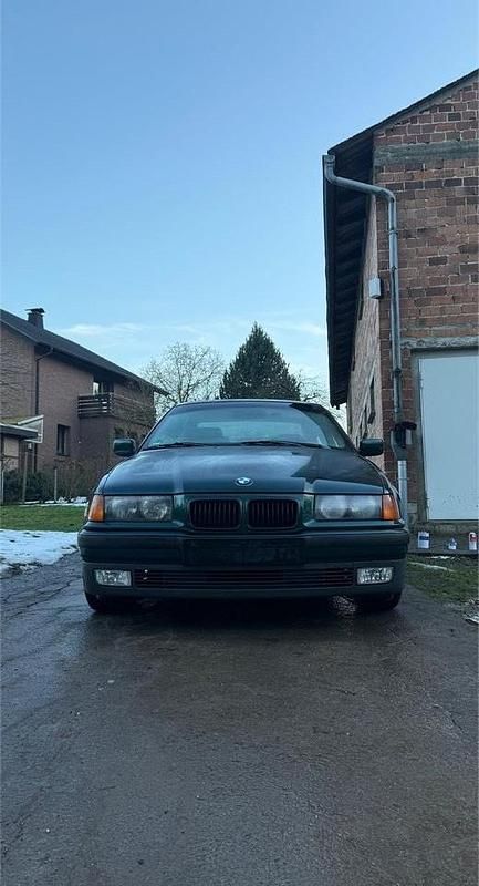 Second-hand BMW 320 150 CP (110 kW) 1996 Verde Berlinǎ