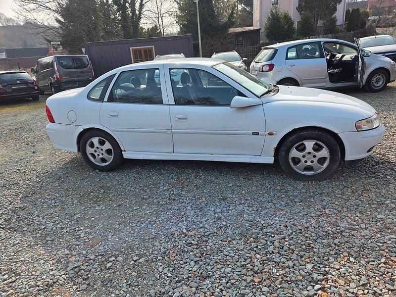Gebraucht Opel Vectra Comfort 101 PS (74 kW) 1999 Weiß Limousine