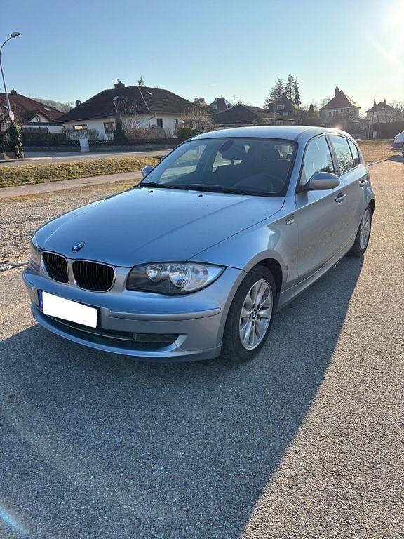 Grau Gebraucht 2008 BMW 118 Kleinwagen | 3.499 € - Bild 1/4