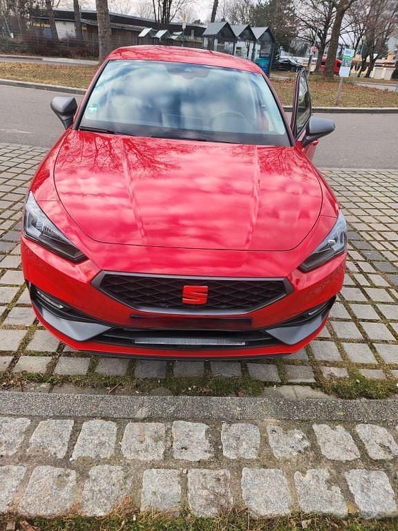 Rot Gebraucht 2021 Seat Leon FR Limousine | 17.999 € (Superpreis) - Bild 1/4