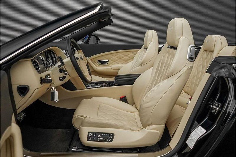 Gebraucht Bentley Continental GT Convertible 576 PS (423 kW) 2012 Schwarz Cabrio