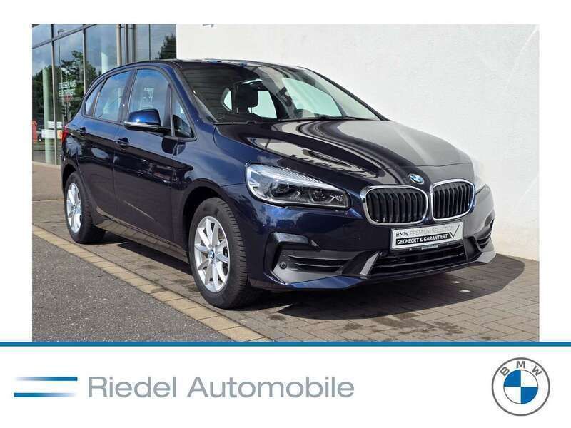 Imperialblau brillanteffekt Gebraucht 2020 BMW 218 Active Tourer Van / Kleinbus | 19.690 € (Fairer Preis) - Bild 1/3
