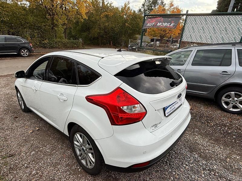Gebraucht Ford Focus Titanium 125 PS (91 kW) 2012 Weiß Limousine