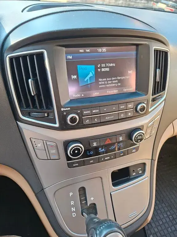 Gebraucht Hyundai H-1 125 PS (91 kW) 2017 Weiß Van / Kleinbus