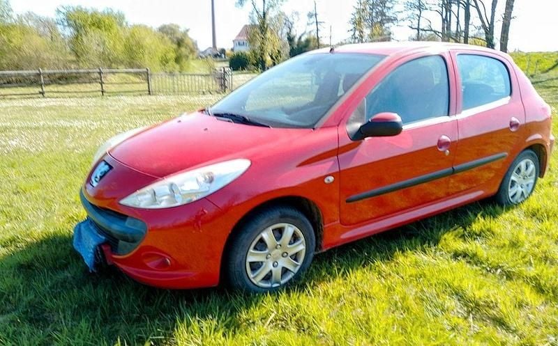 Rot Gebraucht 2010 Peugeot 206+ Kleinwagen | 2.300 € (Guter Preis) - Bild 1/4