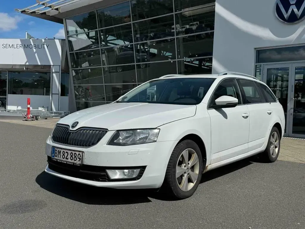 Gebraucht Skoda Octavia Elegance 105 PS (77 kW) 2014 Weiß Kombi