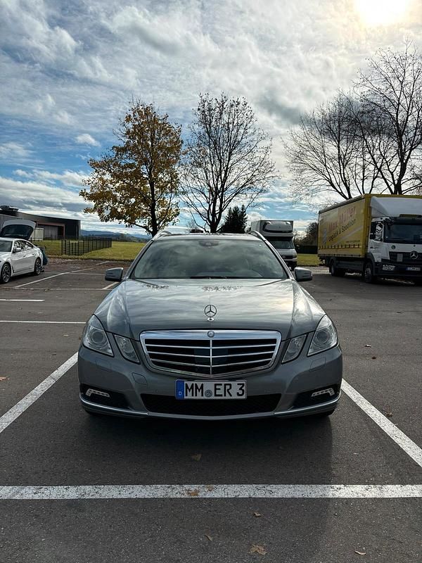 Silber Gebraucht 2010 Mercedes E350 Kombi | 7.500 € (Superpreis) - Bild 1/4