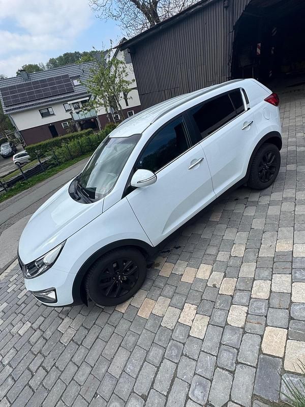 Weiß Gebraucht 2015 Kia Sportage 2 SUV | 9.899 € (Guter Preis) - Bild 1/4