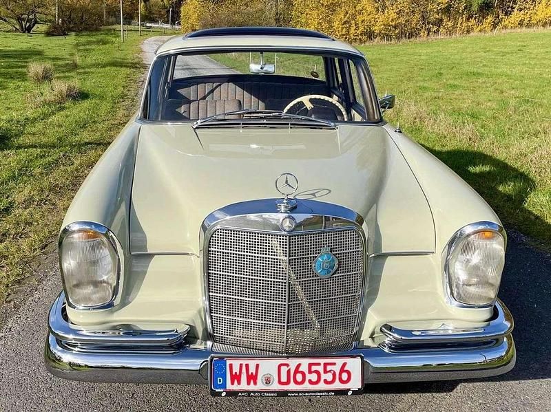 Gebraucht Mercedes 220 95 PS (69 kW) 1964 Beige Limousine