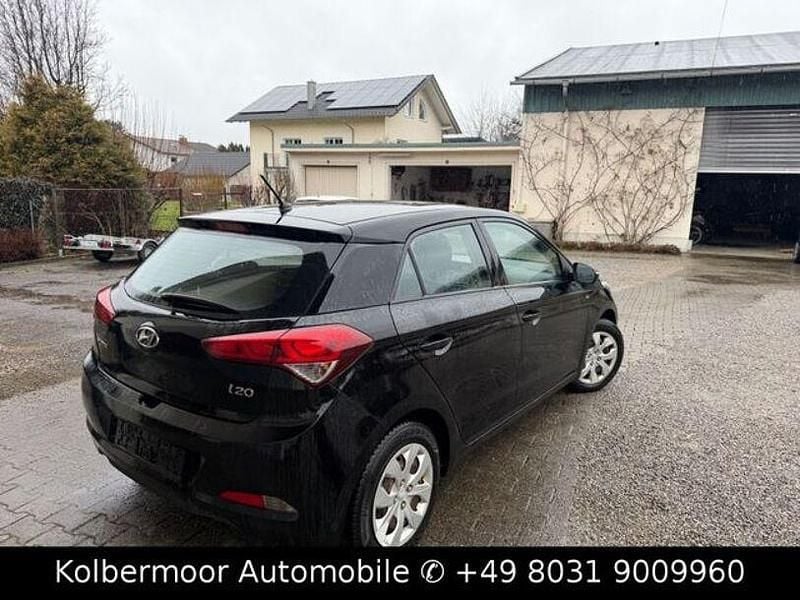 Gebraucht Hyundai i20 GO! 75 PS (55 kW) 2017 Schwarz Limousine