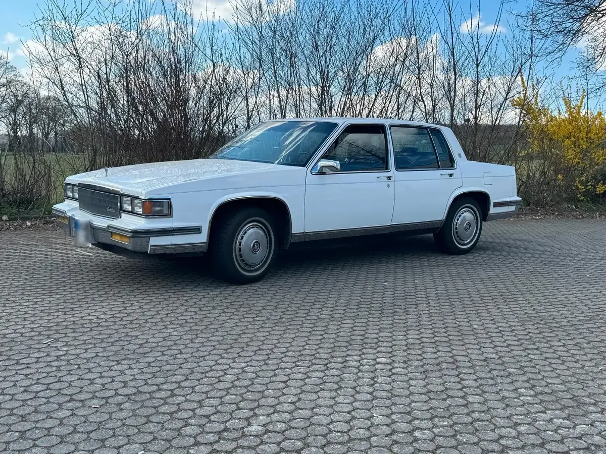 Second-hand Cadillac Deville 132 CP (97 kW) 1986 Alb Berlinǎ