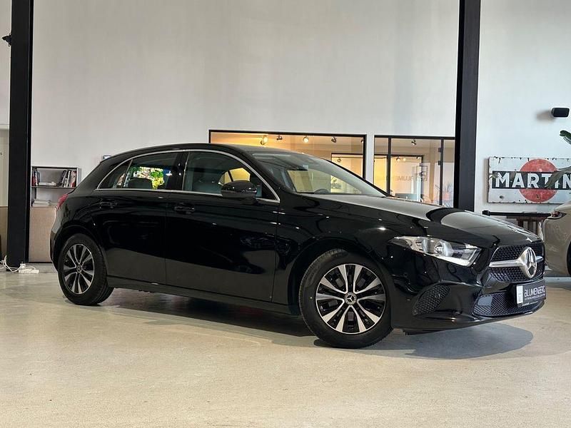 Gebraucht Mercedes A180 136 PS (100 kW) 2022 Schwarz Limousine