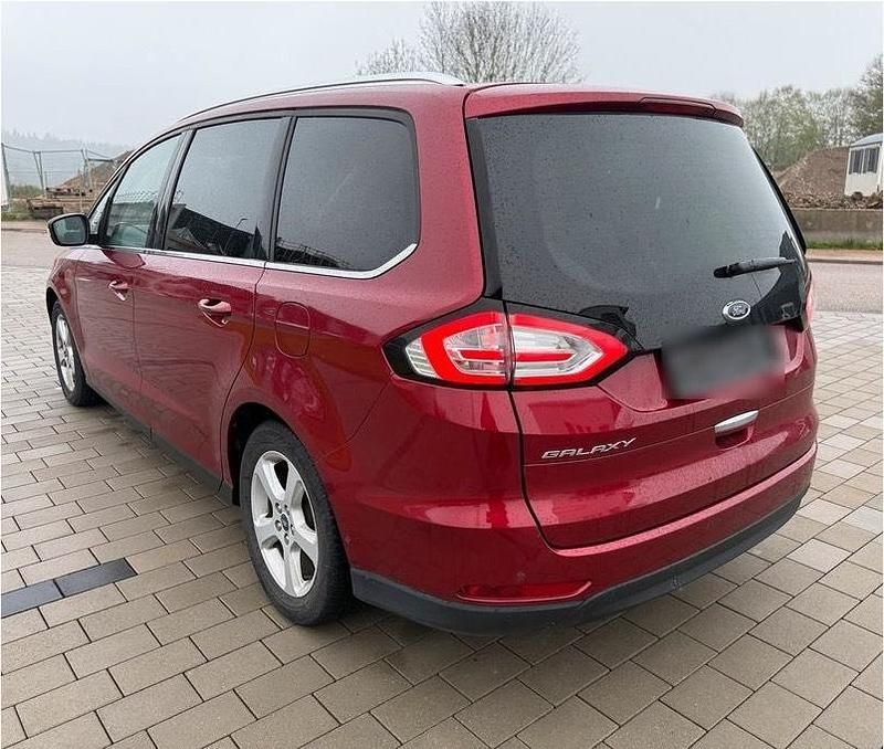 Gebraucht Ford Galaxy 160 PS (117 kW) 2018 Rot Van / Kleinbus