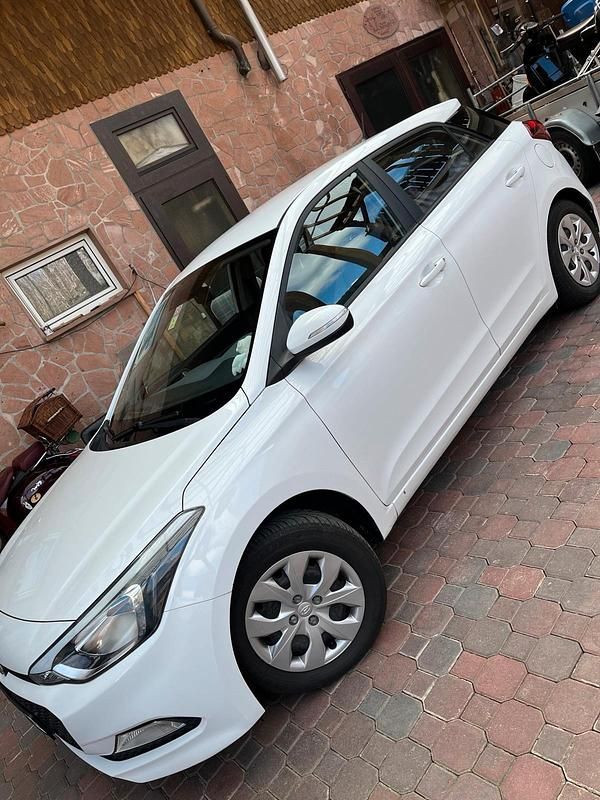 Gebraucht Hyundai i20 GO! 75 PS (55 kW) 2016 Weiß Kleinwagen