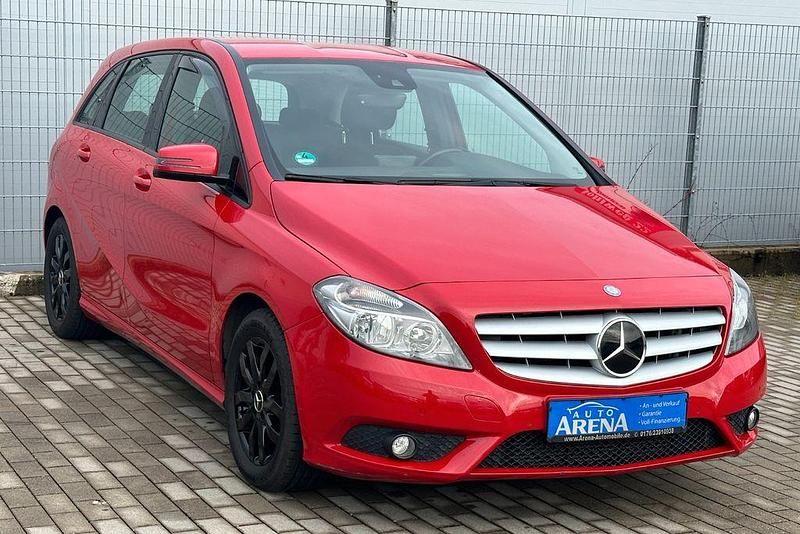 Gebraucht Mercedes B220 170 PS (125 kW) 2013 Rot Van / Kleinbus