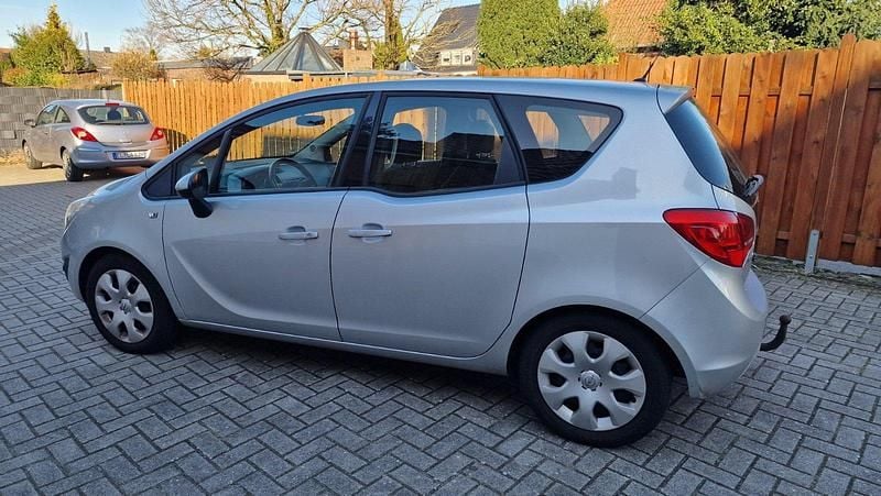 Gebraucht Opel Meriva Active 120 PS (88 kW) 2013 Argon silber/ice silver (m2) Van / Kleinbus