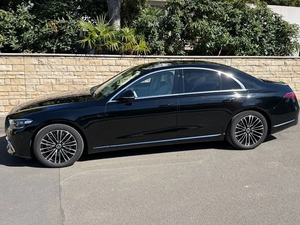 Gebraucht Mercedes S400 330 PS (242 kW) 2022 Schwarz/baltic black Limousine