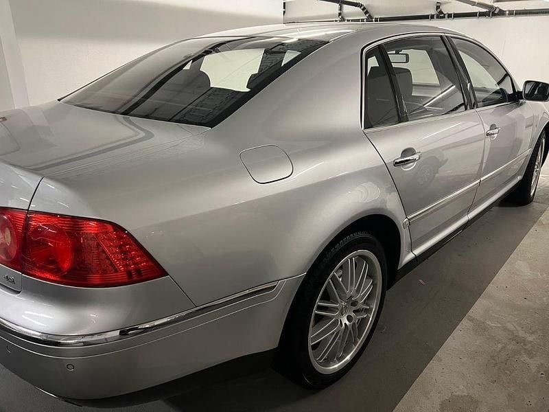 Second-hand VW Phaeton 334 CP (245 kW) 2005 Argintiu Berlinǎ
