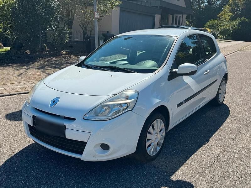 Weiß Gebraucht 2011 Renault Clio II Kleinwagen | 2.490 € (Fairer Preis) - Bild 1/4