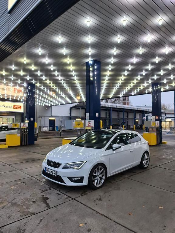 Weiß Gebraucht 2013 Seat Leon SC FR Kleinwagen | 8.500 € (Fairer Preis) - Bild 1/4