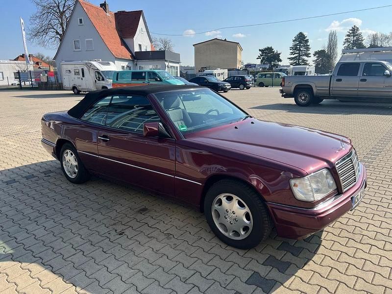 Gebraucht Mercedes E200 136 PS (100 kW) 1997 Rot Cabrio