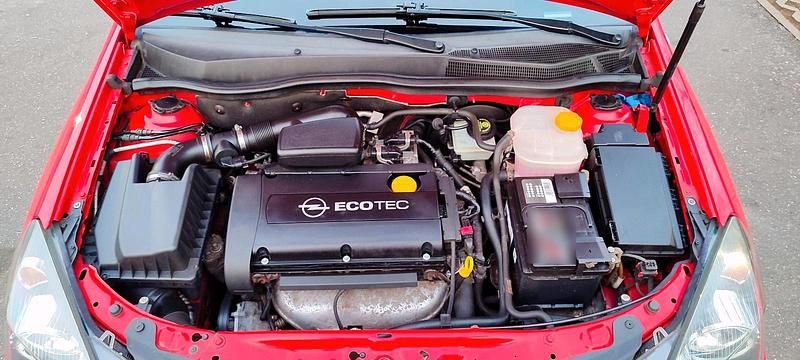 Gebraucht Opel Astra 105 PS (77 kW) 2005 Rot Kleinwagen