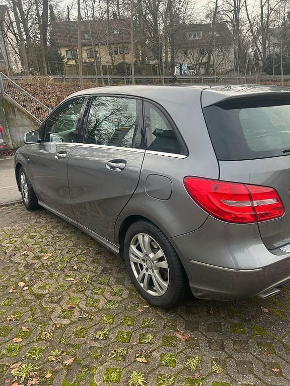 Grau Gebraucht 2012 Mercedes B200 Van / Kleinbus | 8.700 € (Superpreis) - Bild 1/4