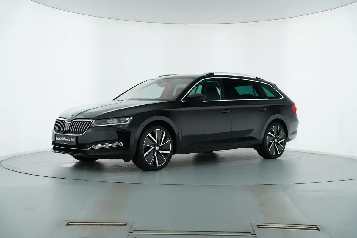 Gebraucht Skoda Superb Style 150 PS (110 kW) 2023 Schwarz Kombi