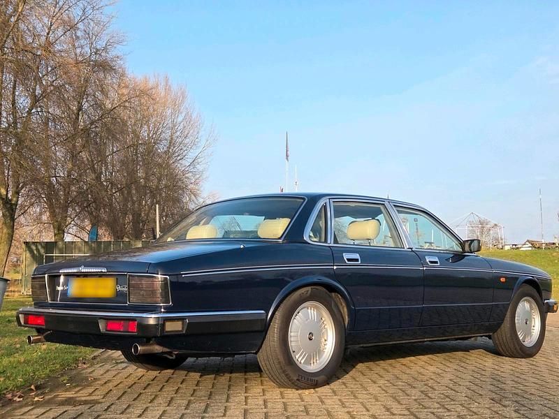 Gebraucht Daimler Double Six Serie 1 306 PS (225 kW) 1994 Blau Limousine