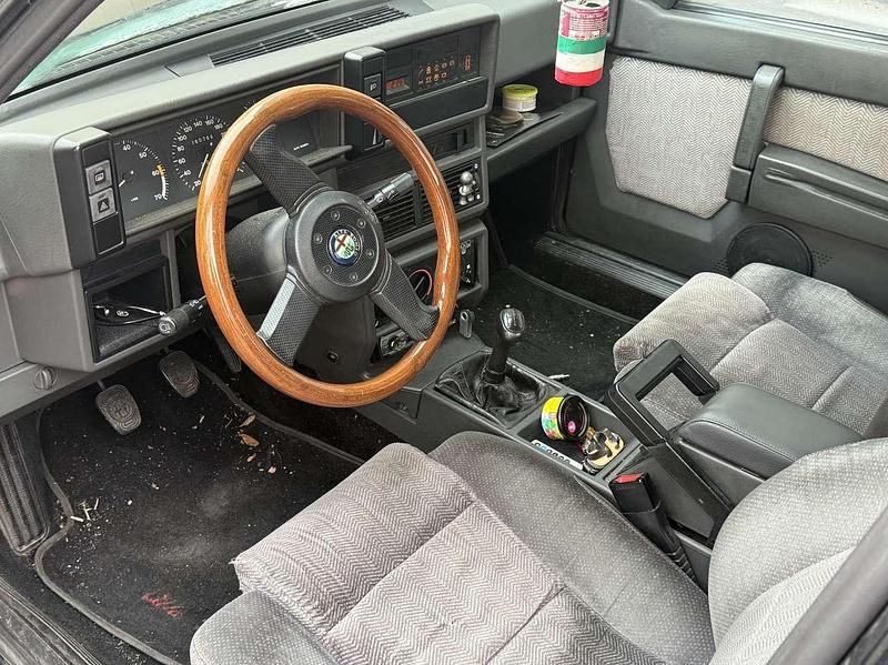 Gebraucht Alfa Romeo 75 145 PS (106 kW) 1990 Limousine