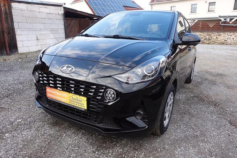 Gebraucht Hyundai i10 GO! 67 PS (49 kW) 2023 Schwarz Kleinwagen