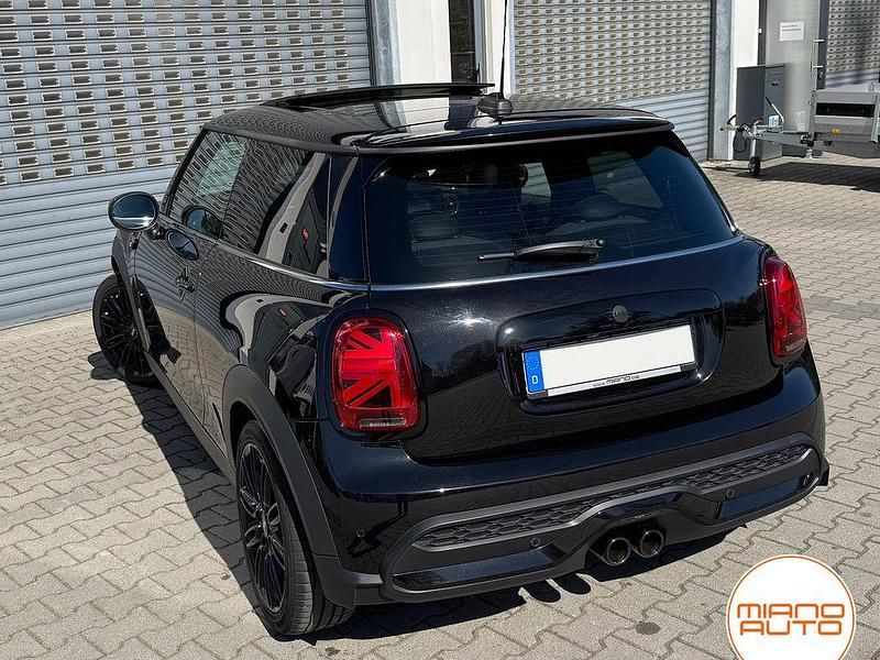 Gebraucht Mini Cooper S 178 PS (130 kW) 2022 Midnight black Kleinwagen
