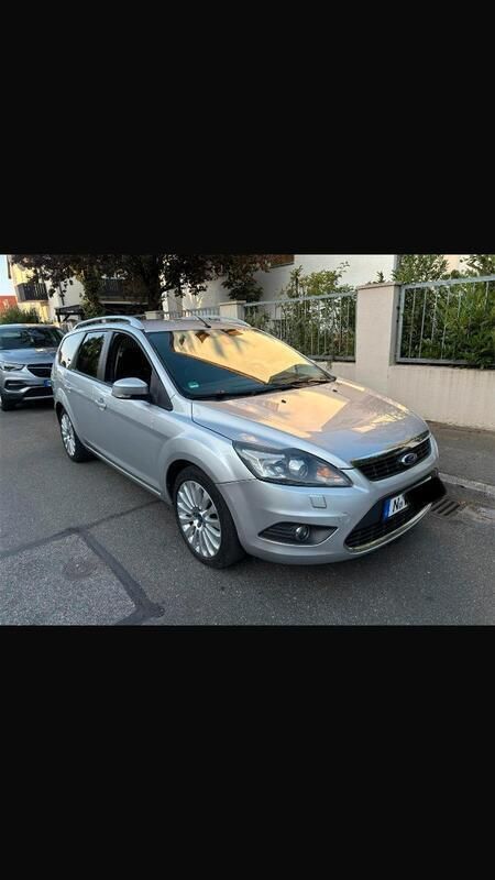 Silber Gebraucht 2011 Ford Focus Kombi | 1.300 € (Guter Preis) - Bild 1/4