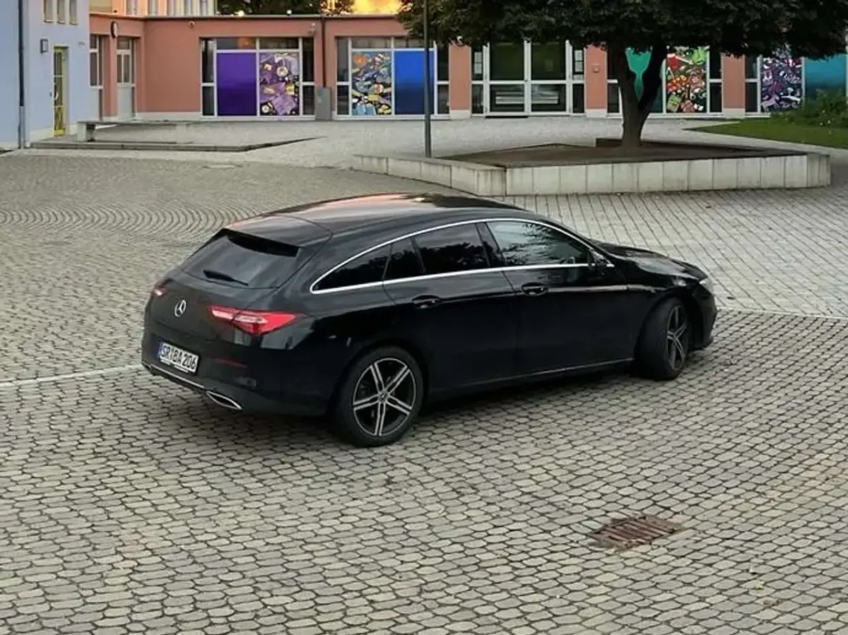 Gebraucht Mercedes CLA220 Shooting Brake 190 PS (139 kW) 2020 Schwarz Kombi