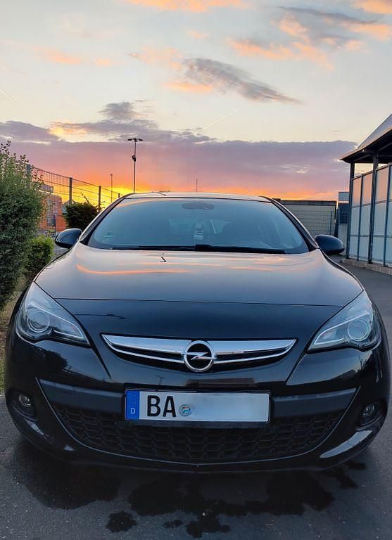 Schwarz Gebraucht 2011 Opel Astra GTC Edition Limousine | 5.750 € (Fairer Preis) - Bild 1/4