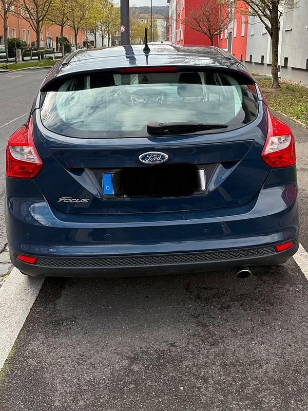 Gebraucht Ford Focus 140 PS (102 kW) 2013 Blau Limousine