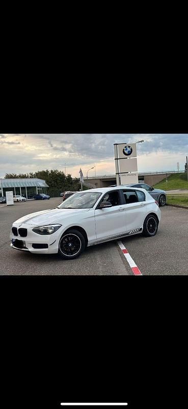 Gebraucht BMW 114 Sport Line 102 PS (75 kW) 2013 Weiß Kleinwagen